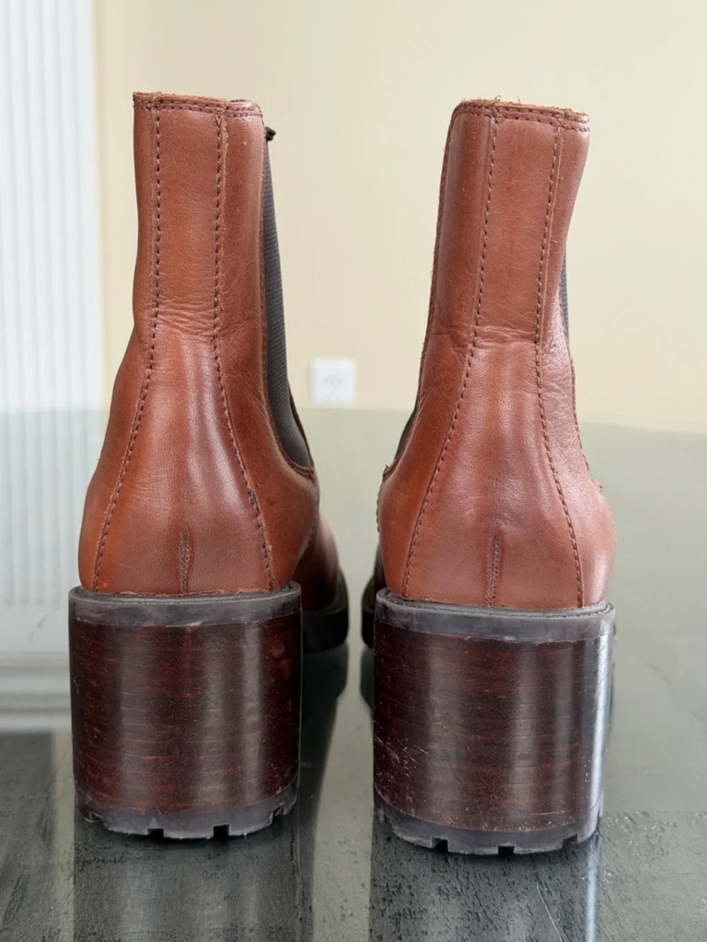 Vince Camuto Chelsea VP-Alesher Brown Leather Block Heel Booties. Womens Size 9